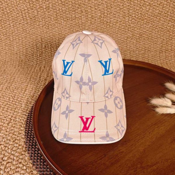 replica,repliche,fake,1:1,earrings,bracelet,ring,jewelry Nuovo cappellino da baseball LV (KRXXQI)
