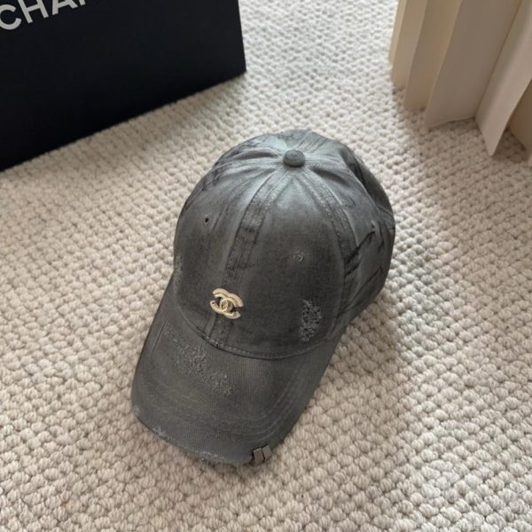replica,repliche,fake,1:1,earrings,bracelet,ring,jewelry La nuova collezione Autunno/Inverno di Chanel presenta cappellini da baseball classici, casual e di tendenza (WHGHV5).
