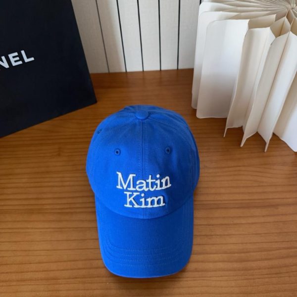 replica,repliche,fake,1:1,earrings,bracelet,ring,jewelry Cappellino da baseball in stile coreano, berretto retrò casual con visiera a becco d’anatra, lo stesso stile indossato da Matin Kim e Lee Cha-in (MHUQKC).