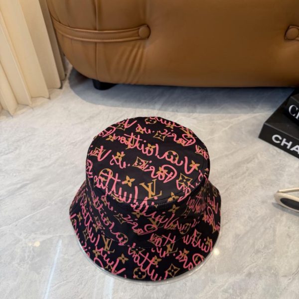 replica,repliche,fake,1:1,earrings,bracelet,ring,jewelry Cappello a secchiello reversibile Louis Vuitton con stampa graffiti (F6ERX3)