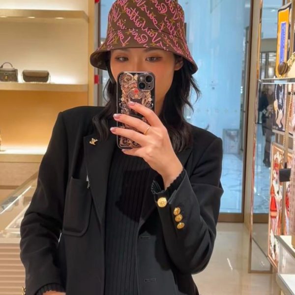 replica,repliche,fake,1:1,earrings,bracelet,ring,jewelry Cappello a secchiello reversibile Louis Vuitton con graffiti (I9AYUN)