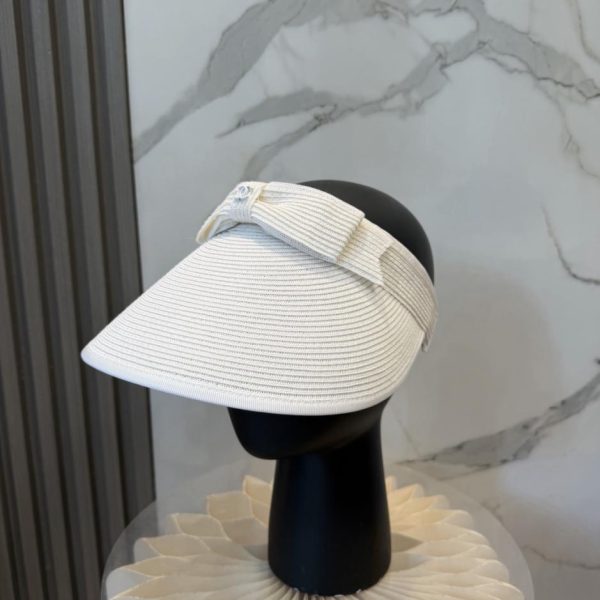 replica,repliche,fake,1:1,earrings,bracelet,ring,jewelry Il nuovo cappellino con visiera di Chanel (1BD1CY)