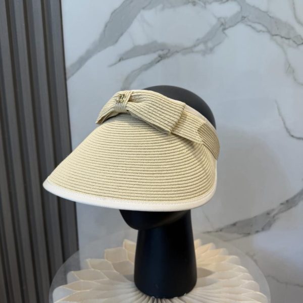 replica,repliche,fake,1:1,earrings,bracelet,ring,jewelry Il nuovo cappellino con visiera di Chanel (G6FAYU)