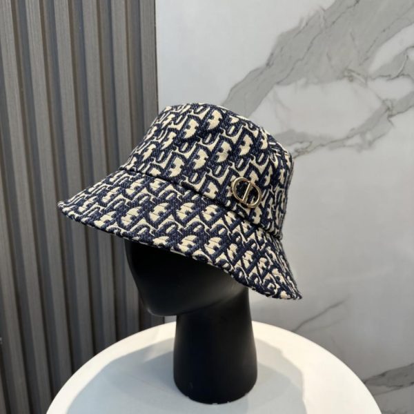 replica,repliche,fake,1:1,earrings,bracelet,ring,jewelry Cappello DIOR di qualità originale, ora disponibile sul sito ufficiale. Stile coreano, nuovo stile sportivo britannico, cappello a secchiello unisex (0XH6I3).