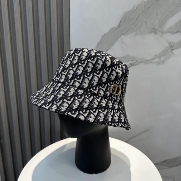 replica,repliche,fake,1:1,earrings,bracelet,ring,jewelry Cappello DIOR di qualità originale, ora disponibile sul sito ufficiale. Stile coreano, nuovo stile sportivo britannico, cappello a secchiello unisex (EDIEWW).