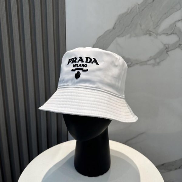 replica,repliche,fake,1:1,earrings,bracelet,ring,jewelry Nuovo cappello a secchiello firmato Prada con logo 3D ricamato (EIJMXI)