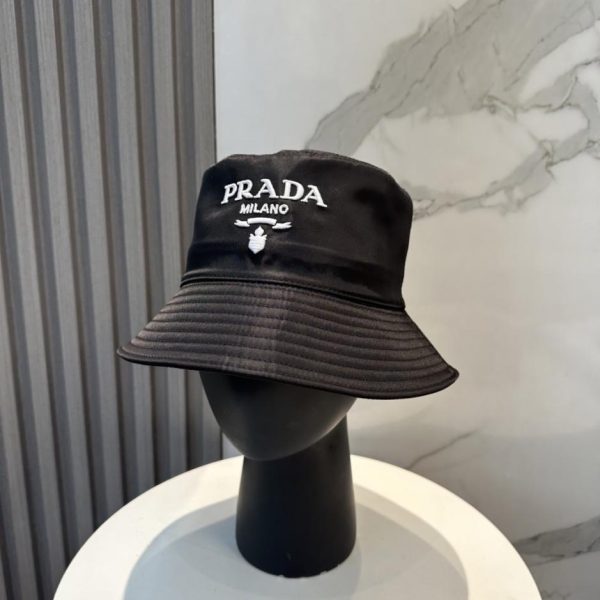 replica,repliche,fake,1:1,earrings,bracelet,ring,jewelry Nuovo cappello a secchiello firmato Prada con logo 3D ricamato (JXU42Y)