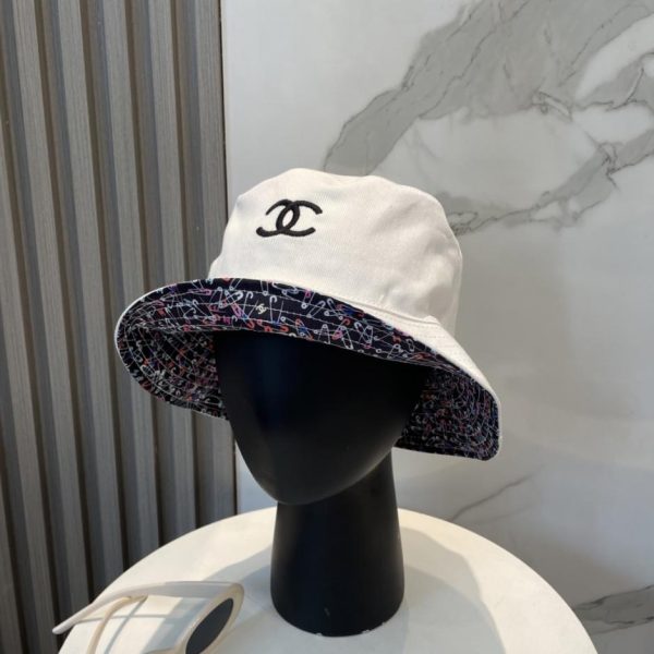 replica,repliche,fake,1:1,earrings,bracelet,ring,jewelry Il nuovo cappello da pescatore ricamato su entrambi i lati di Chanel (D93SSI) è ora disponibile nelle boutique.
