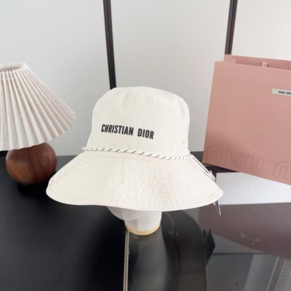 replica,repliche,fake,1:1,earrings,bracelet,ring,jewelry Cappello a secchiello Dior (L7JYKR)