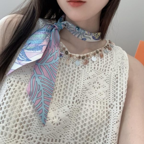 replica,repliche,fake,1:1,earrings,bracelet,ring,jewelry Nuova sciarpa di seta Hermes – Danza della Cavaliere – 100% twill di seta pesante – Fascia per capelli Hermes – Reversibile (00ES1M)