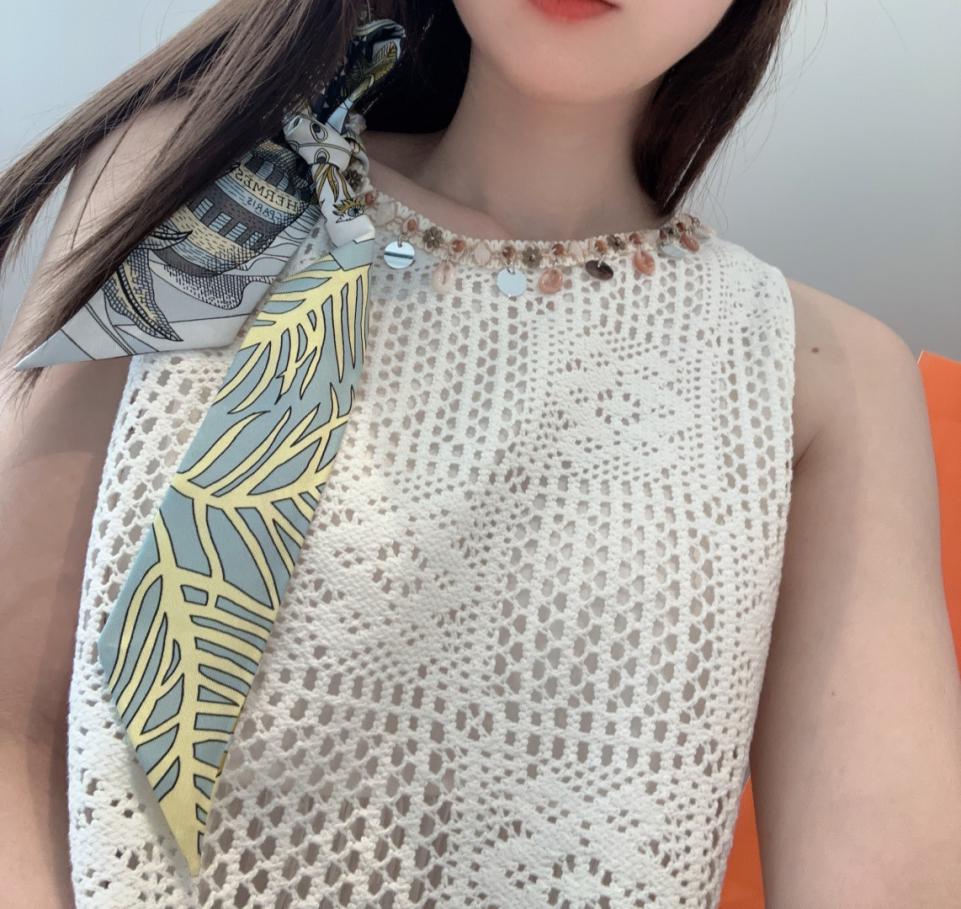 replica,repliche,fake,1:1,earrings,bracelet,ring,jewelry Nuova sciarpa di seta Hermes – Danza della Cavaliere – 100% twill di seta pesante – Fascia per capelli Hermes – Reversibile (VNGF6K) replica,repliche,fake,1:1,earrings,bracelet,ring,jewelry Nuova sciarpa di seta Hermes – Danza della Cavaliere – 100% twill di seta pesante – Fascia per capelli Hermes – Reversibile (VNGF6K)