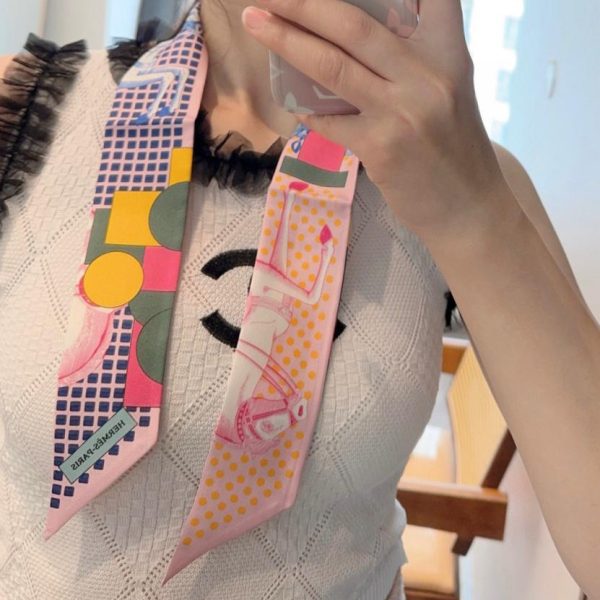 replica,repliche,fake,1:1,earrings,bracelet,ring,jewelry Elegante foulard da cavaliere, Hermes 100% seta di gelso, twill 18 momme, 86×5 cm, fantasia su entrambi i lati (7700LE)