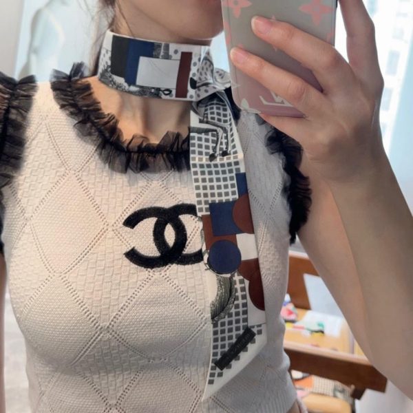 replica,repliche,fake,1:1,earrings,bracelet,ring,jewelry Elegante foulard da cavaliere, Hermes 100% seta di gelso, twill 18 momme, 86×5 cm, fantasia su entrambi i lati (VM5MUY)