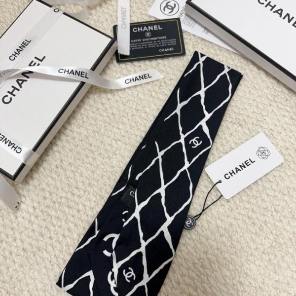 Ultimo modello di elastico per capelli Chanel (6 ottobre) - lo stesso stile indossato da Xiaohongshu (Little Red Book)