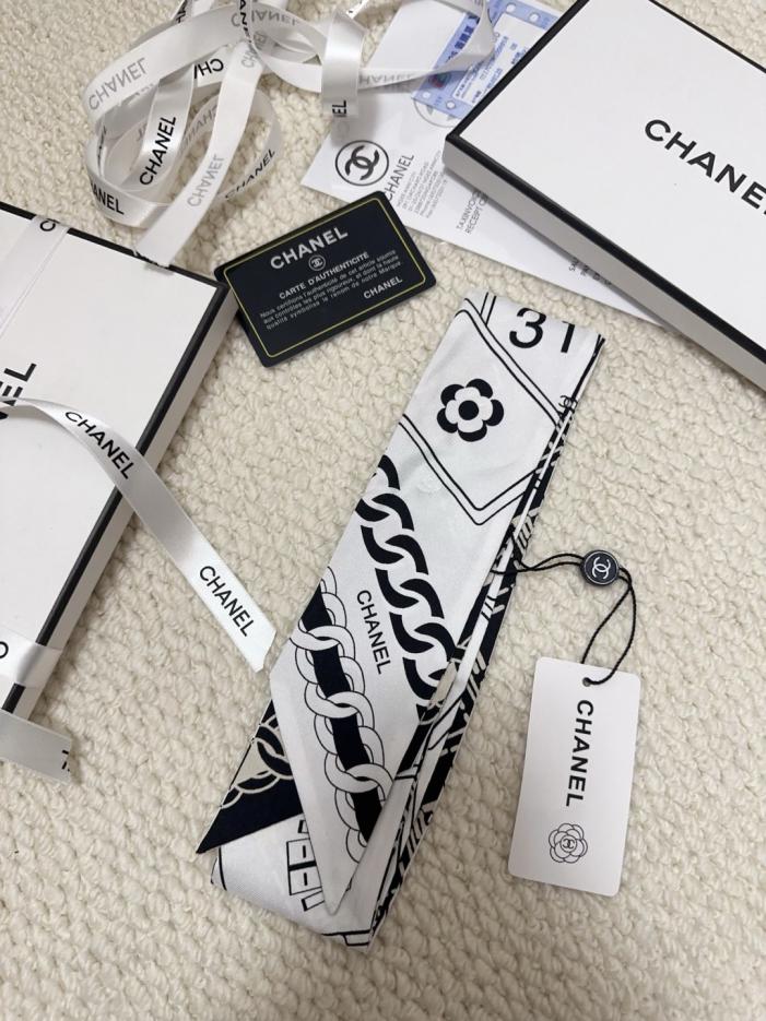 replica,repliche,fake,1:1,earrings,bracelet,ring,jewelry Fascia per capelli con stampa in bianco e nero di Chanel (LWOZKS) replica,repliche,fake,1:1,earrings,bracelet,ring,jewelry Fascia per capelli con stampa in bianco e nero di Chanel (LWOZKS)