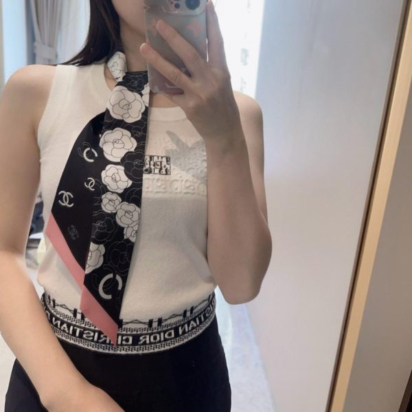 replica,repliche,fake,1:1,earrings,bracelet,ring,jewelry È arrivata la mini sciarpa Twilly di Chanel! Un vero gioiello firmato Chanel (XZTTK7)