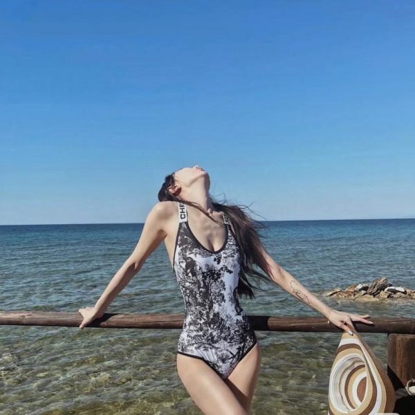 replica,repliche,fake,1:1,earrings,bracelet,ring,jewelry Nuovo costume intero bikini ufficiale di Dior (F4D0XN)