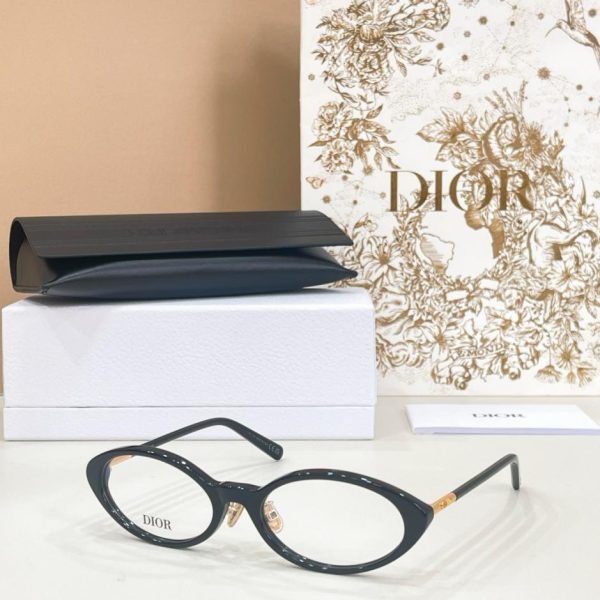 replica,repliche,fake,1:1,earrings,bracelet,ring,jewelry Le montature per occhiali DIOR possono essere dotate di lenti graduate: MODELLO Mini CD R8F (WDL7U0)