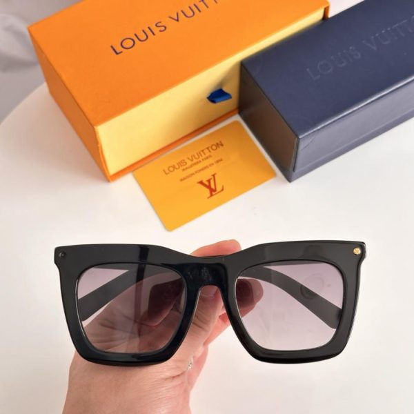replica,repliche,fake,1:1,earrings,bracelet,ring,jewelry Occhiali da vista LOUIS VUITTON Z4028W Z1217W (ONN8R4) – Disponibili sul sito ufficiale.