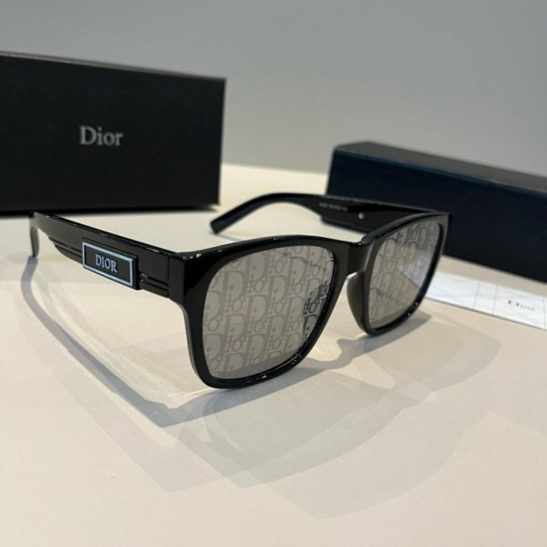replica,repliche,fake,1:1,earrings,bracelet,ring,jewelry Occhiali da uomo Dior con logo Dior in rilievo sulle aste (A1M6GT)