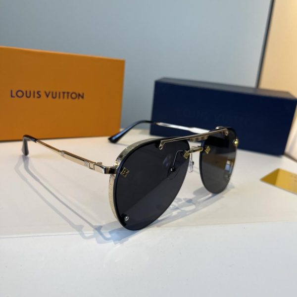 replica,repliche,fake,1:1,earrings,bracelet,ring,jewelry I nuovissimi occhiali da sole Louis Vuitton, modello unisex (4 TSNIK).