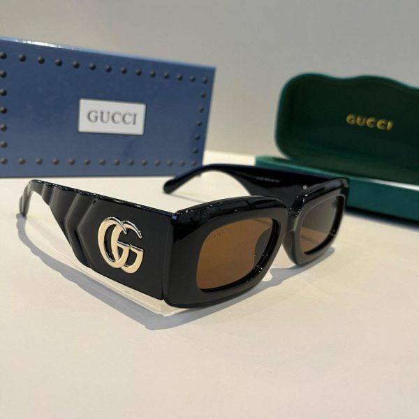 replica,repliche,fake,1:1,earrings,bracelet,ring,jewelry La collezione ufficiale di Gucci per la primavera anticipata presenta gli ultimi modelli di occhiali da sole oversize indossati da numerose celebrità (DRN5IU).