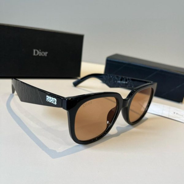 replica,repliche,fake,1:1,earrings,bracelet,ring,jewelry Collezione uomo Dior: aste decorate con logo Dior in rilievo (YQXE8M)