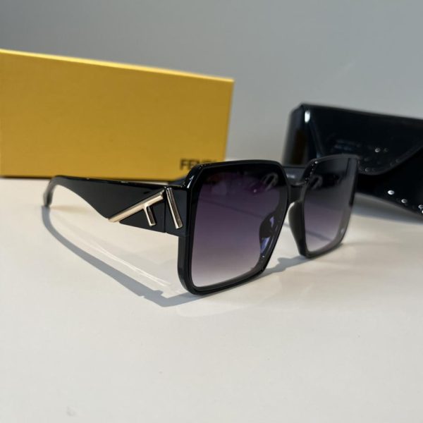 replica,repliche,fake,1:1,earrings,bracelet,ring,jewelry Occhiali da sole Fendi, modello unisex (T6LF37)