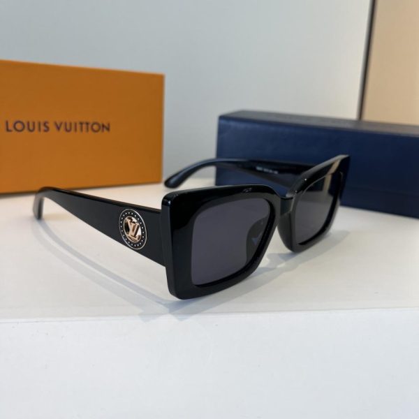replica,repliche,fake,1:1,earrings,bracelet,ring,jewelry Occhiali da sole e visiera Louis Vuitton (33K6K1)