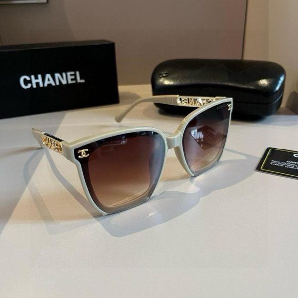 replica,repliche,fake,1:1,earrings,bracelet,ring,jewelry Eleganti occhiali da sole Chanel, lo stesso modello indossato dalle blogger (FMNBOM)