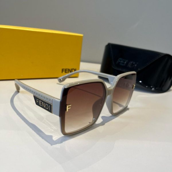 replica,repliche,fake,1:1,earrings,bracelet,ring,jewelry Occhiali da sole Fendi, modello unisex (LC2A5J)