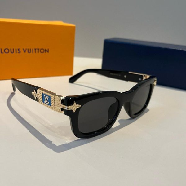 replica,repliche,fake,1:1,earrings,bracelet,ring,jewelry Occhiali da sole Louis Vuitton, di alta gamma e leggeri (ZRJ30S)