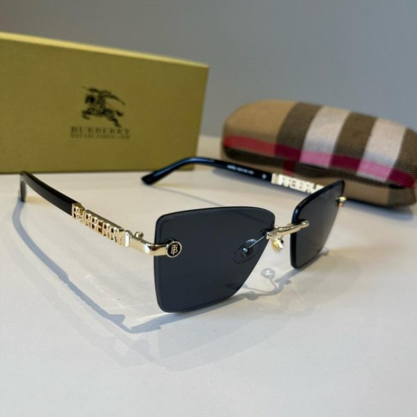 replica,repliche,fake,1:1,earrings,bracelet,ring,jewelry I nuovi occhiali da sole integrati per la guida di Burberry sono un accessorio indispensabile per qualsiasi uscita, e molte celebrità li hanno indossati. (OOOMNC)