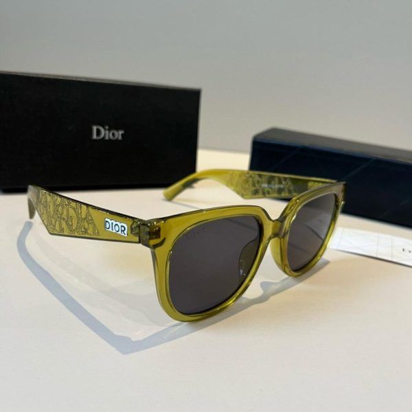 replica,repliche,fake,1:1,earrings,bracelet,ring,jewelry Collezione uomo Dior: aste decorate con logo Dior in rilievo (IXMRIG).