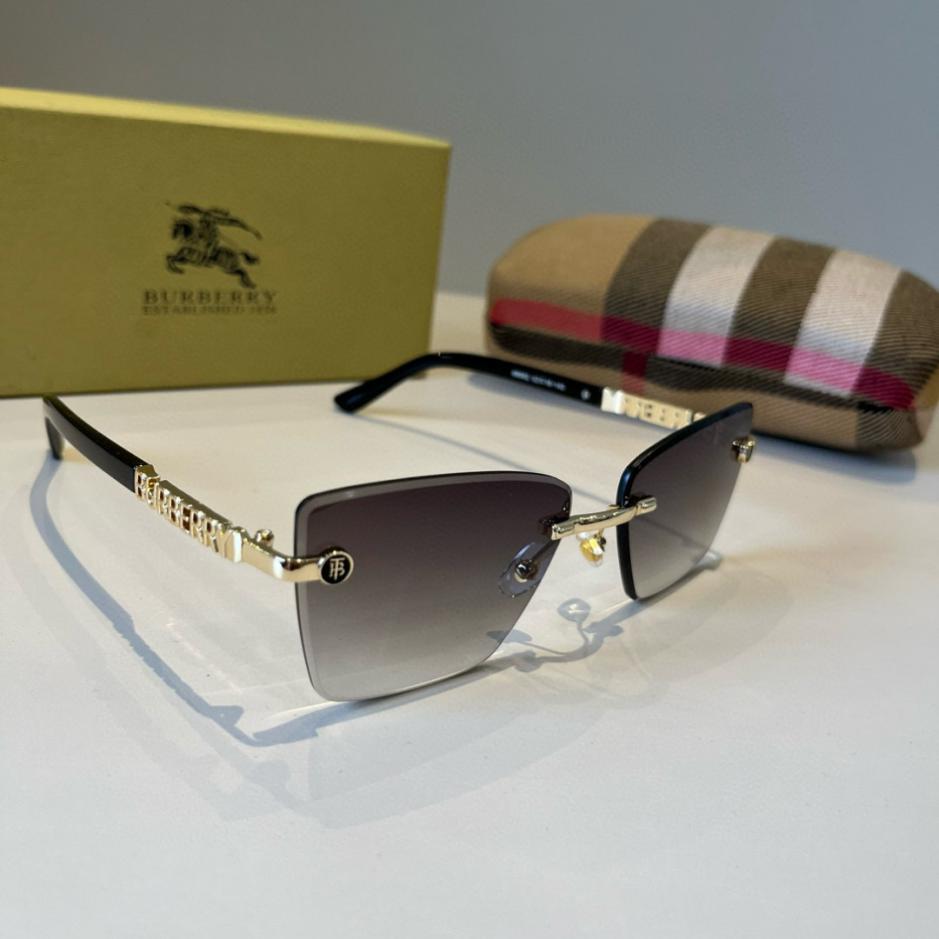 replica,repliche,fake,1:1,earrings,bracelet,ring,jewelry I nuovi occhiali da sole integrati per la guida di Burberry sono un accessorio indispensabile per qualsiasi uscita, e molte celebrità li hanno indossati. (18HHCA) replica,repliche,fake,1:1,earrings,bracelet,ring,jewelry I nuovi occhiali da sole integrati per la guida di Burberry sono un accessorio indispensabile per qualsiasi uscita, e molte celebrità li hanno indossati. (18HHCA)