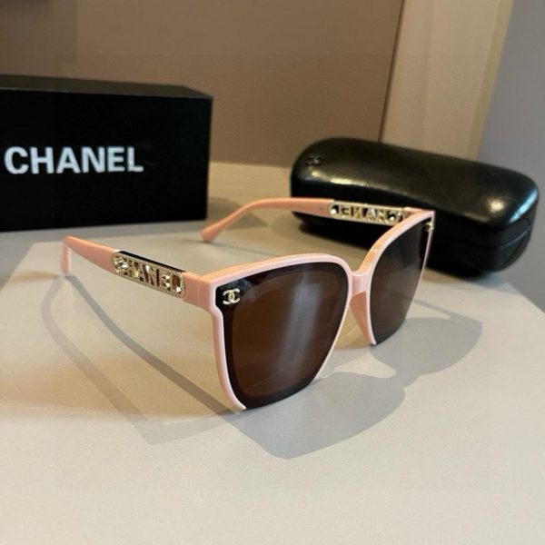 replica,repliche,fake,1:1,earrings,bracelet,ring,jewelry Eleganti occhiali da sole Chanel, lo stesso modello indossato dalle blogger (93NVU6)