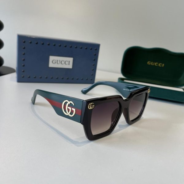 replica,repliche,fake,1:1,earrings,bracelet,ring,jewelry La collezione ufficiale di Gucci per la primavera include nuovi occhiali da sole oversize indossati da numerose celebrità (4M00GQ).
