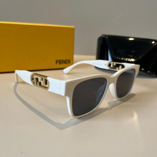 replica,repliche,fake,1:1,earrings,bracelet,ring,jewelry Occhiali da sole Fendi, modello unisex (G99QD7)