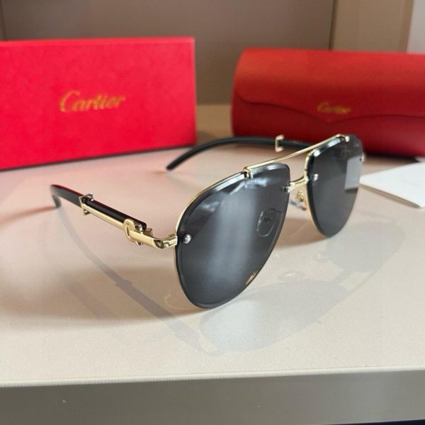 replica,repliche,fake,1:1,earrings,bracelet,ring,jewelry Occhiali da sole aviator oversize da uomo Cartier, di alta gamma e sofisticati, con il logo (NKIVTW) semplice e iconico sulle aste.