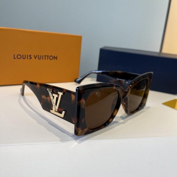 replica,repliche,fake,1:1,earrings,bracelet,ring,jewelry Occhiali da sole Louis Vuitton, di alta gamma e leggeri (VS5XCU)