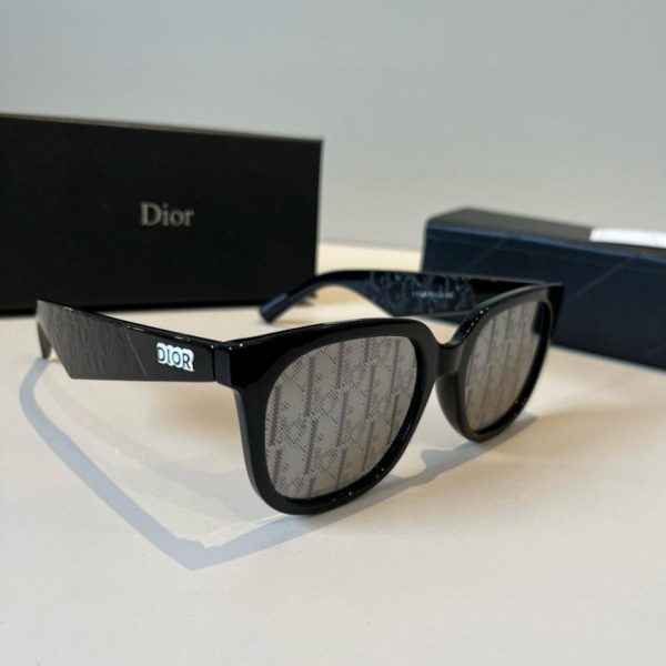 replica,repliche,fake,1:1,earrings,bracelet,ring,jewelry Collezione uomo Dior: aste decorate con logo Dior in rilievo (WY3K7L)