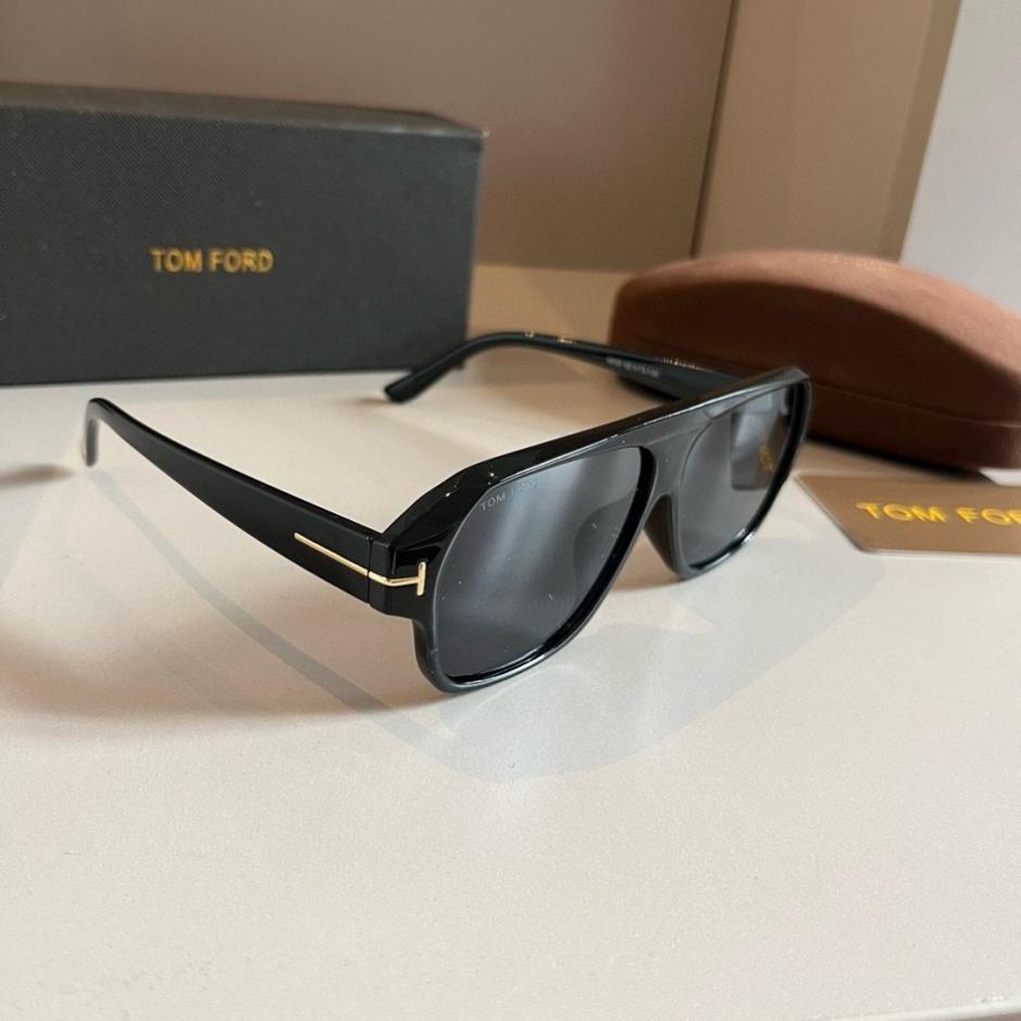 replica,repliche,fake,1:1,earrings,bracelet,ring,jewelry Occhiali da sole unisex TOM FORD, eleganti e dal design unico (1W6KCU) replica,repliche,fake,1:1,earrings,bracelet,ring,jewelry Occhiali da sole unisex TOM FORD, eleganti e dal design unico (1W6KCU)