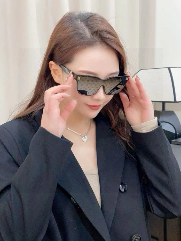 replica,repliche,fake,1:1,earrings,bracelet,ring,jewelry Occhiali da sole Louis Vuitton, logo sulla lente (GCYWF8) replica,repliche,fake,1:1,earrings,bracelet,ring,jewelry Occhiali da sole Louis Vuitton, logo sulla lente (GCYWF8)