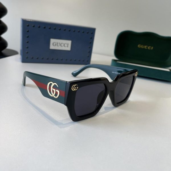 replica,repliche,fake,1:1,earrings,bracelet,ring,jewelry La collezione ufficiale di Gucci per la primavera anticipata presenta nuovi occhiali da sole oversize indossati da molte celebrità (H7CIT9).