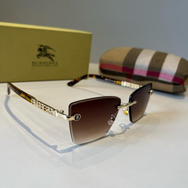 replica,repliche,fake,1:1,earrings,bracelet,ring,jewelry I nuovi occhiali da sole integrati per la guida di Burberry sono un accessorio indispensabile per qualsiasi uscita, e molte celebrità li hanno indossati. (I4HYEN)