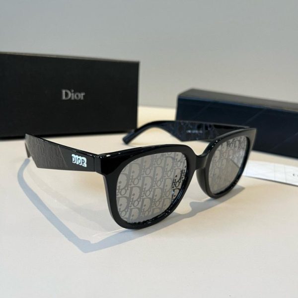 replica,repliche,fake,1:1,earrings,bracelet,ring,jewelry Collezione uomo Dior: aste decorate con logo Dior in rilievo (UXVX4M)