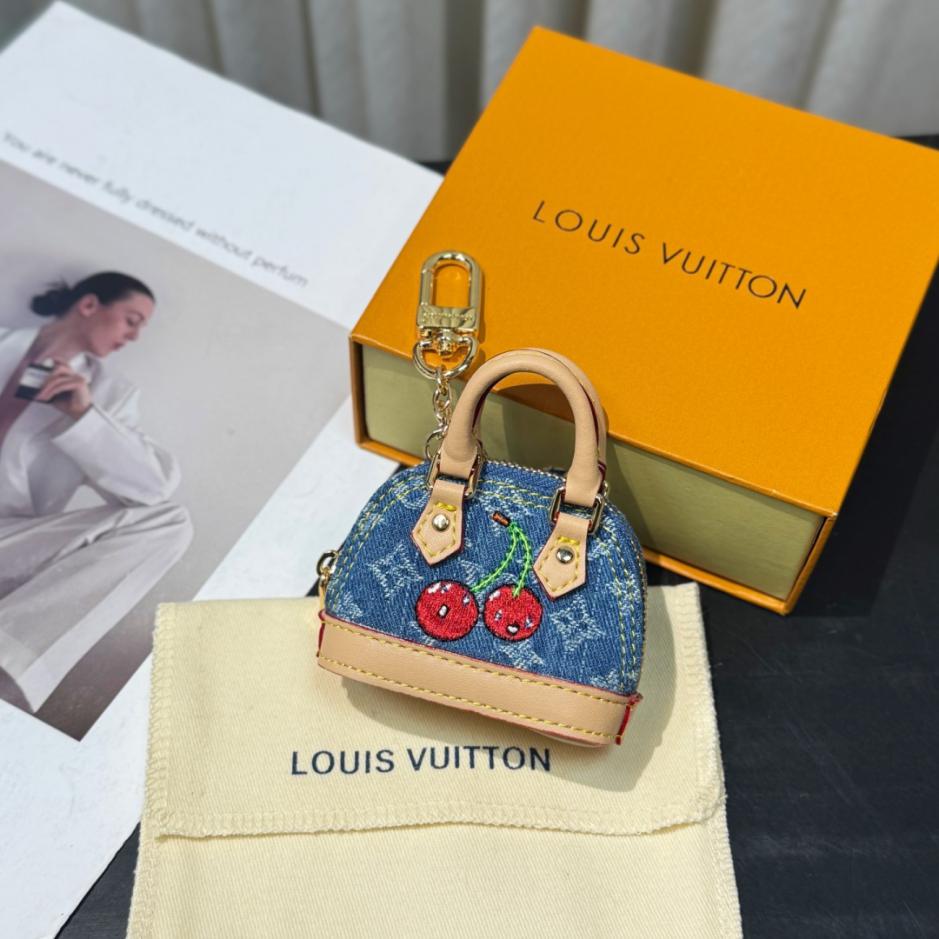 replica,repliche,fake,1:1,earrings,bracelet,ring,jewelry Nuovo ciondolo ricamato a forma di conchiglia di ciliegia, portachiavi Louis Vuitton mini a forma di conchiglia di ciliegia (7EY7GO)