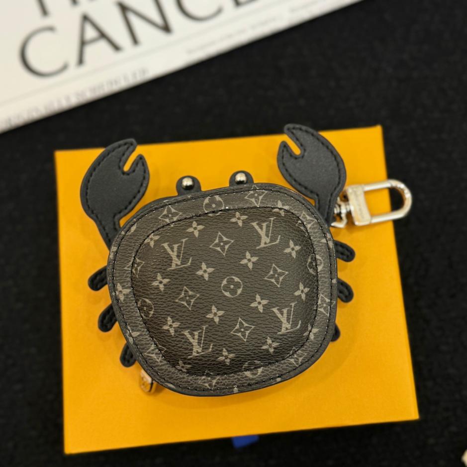 replica,repliche,fake,1:1,earrings,bracelet,ring,jewelry Nuovo charm a forma di granchio LV/Custodia per auricolari a forma di granchio Louis Vuitton (45E1RZ)