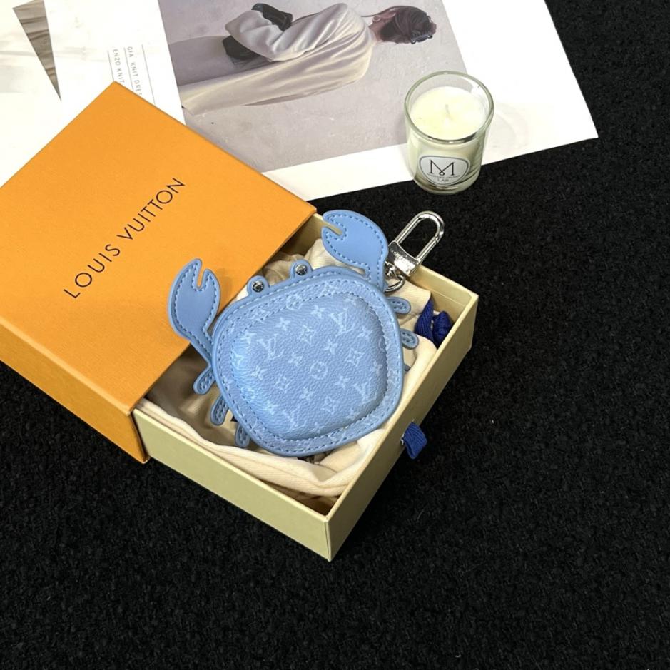 replica,repliche,fake,1:1,earrings,bracelet,ring,jewelry Nuovo charm a forma di granchio LV/Custodia per auricolari a forma di granchio Louis Vuitton (S2C10V)