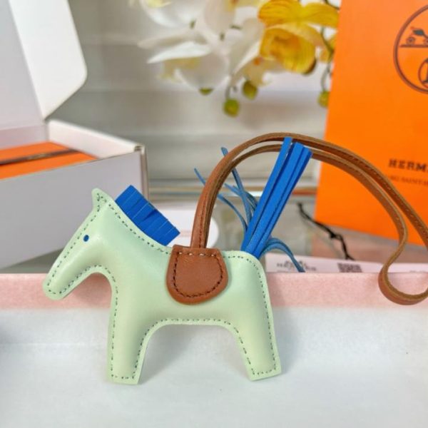 replica,repliche,fake,1:1,earrings,bracelet,ring,jewelry Portachiavi/ciondolo per borsa HERMES Classic Mini Pony Rodeo Pegase, cucito a mano, in pelle di agnello (4KBQ9T)